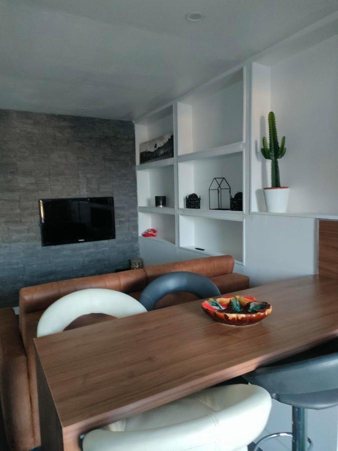 Ferienwohnung Le Petit Cocon - Parking Prive - Lyon Sud Vénissieux Exterior foto